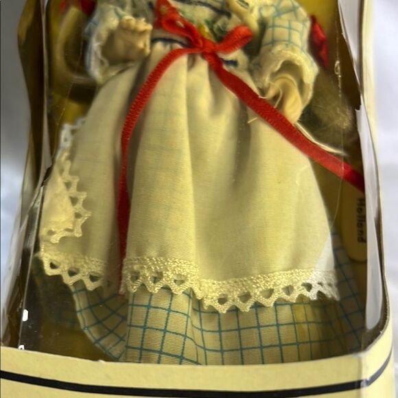 Vintage The Porcelain Collection  International Series  All 4 Dolls included - Picture 13 of 16